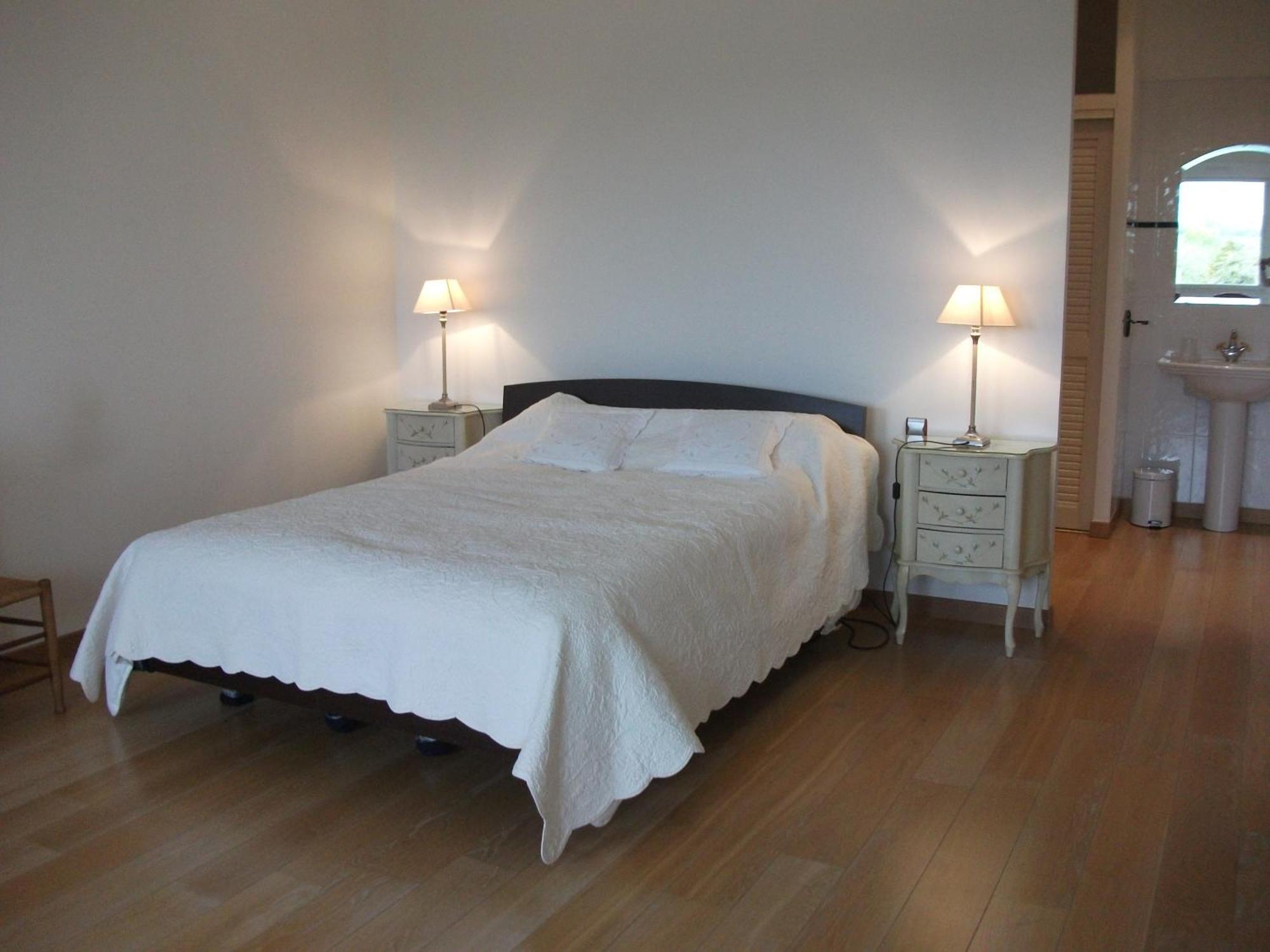 Camelia Rouge Bed & Breakfast กรองวิลล์ ภายนอก รูปภาพ
